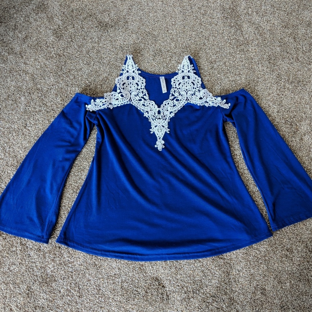 Cold shoulder crochet top
